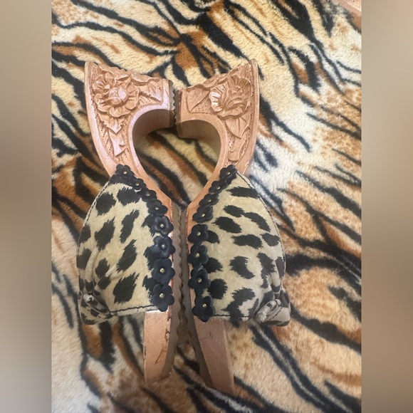 Leopard Print Carved Wooden tiki Wedges - Picture 8 of 15